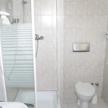 Szálloda Garni Zum Adler 2*