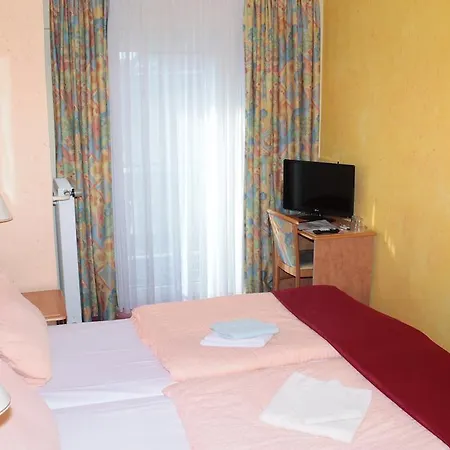 Szálloda Garni Zum Adler 2*